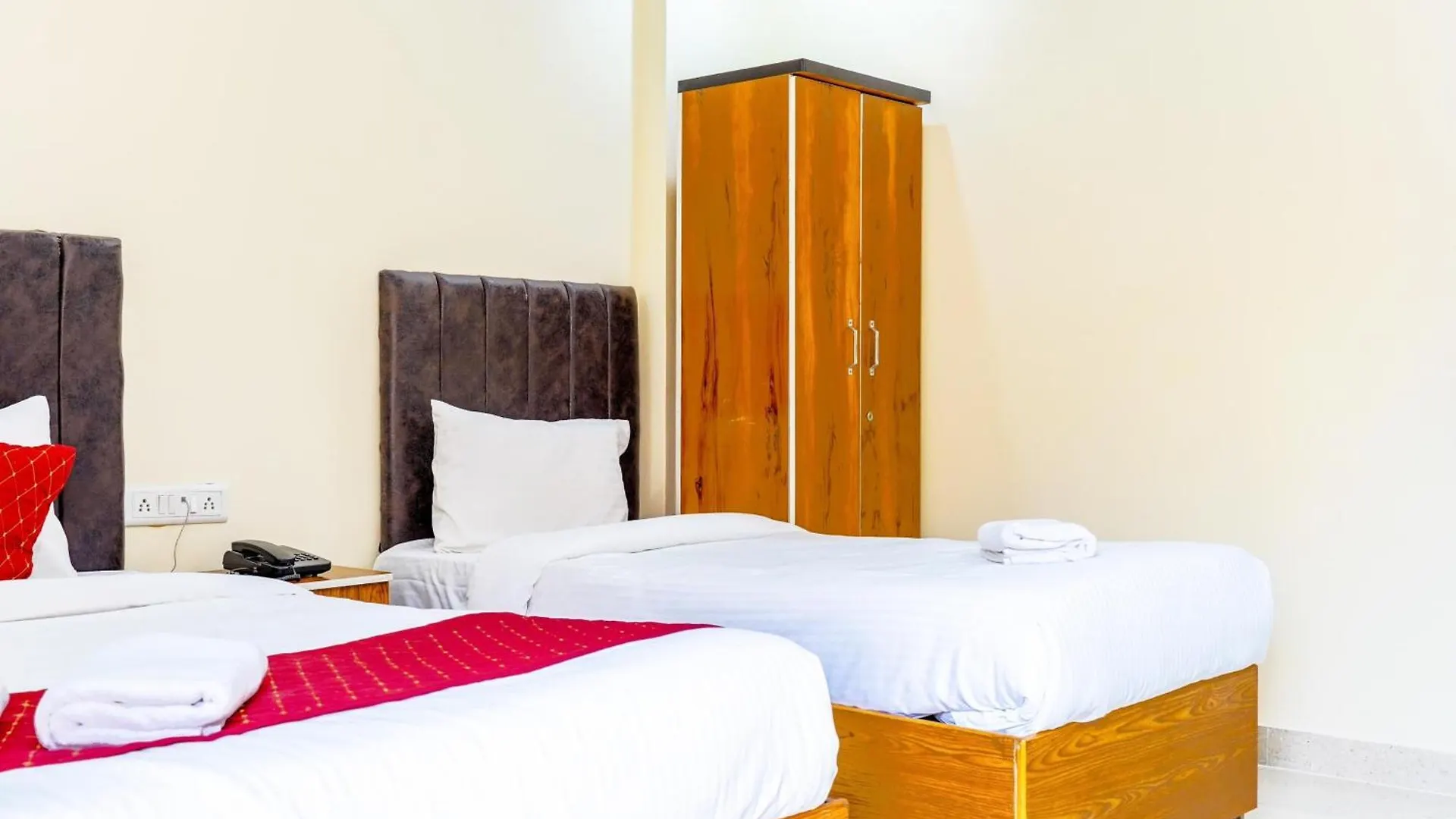 Goroomgo Hotel Kashi Grand Inn Varanasi