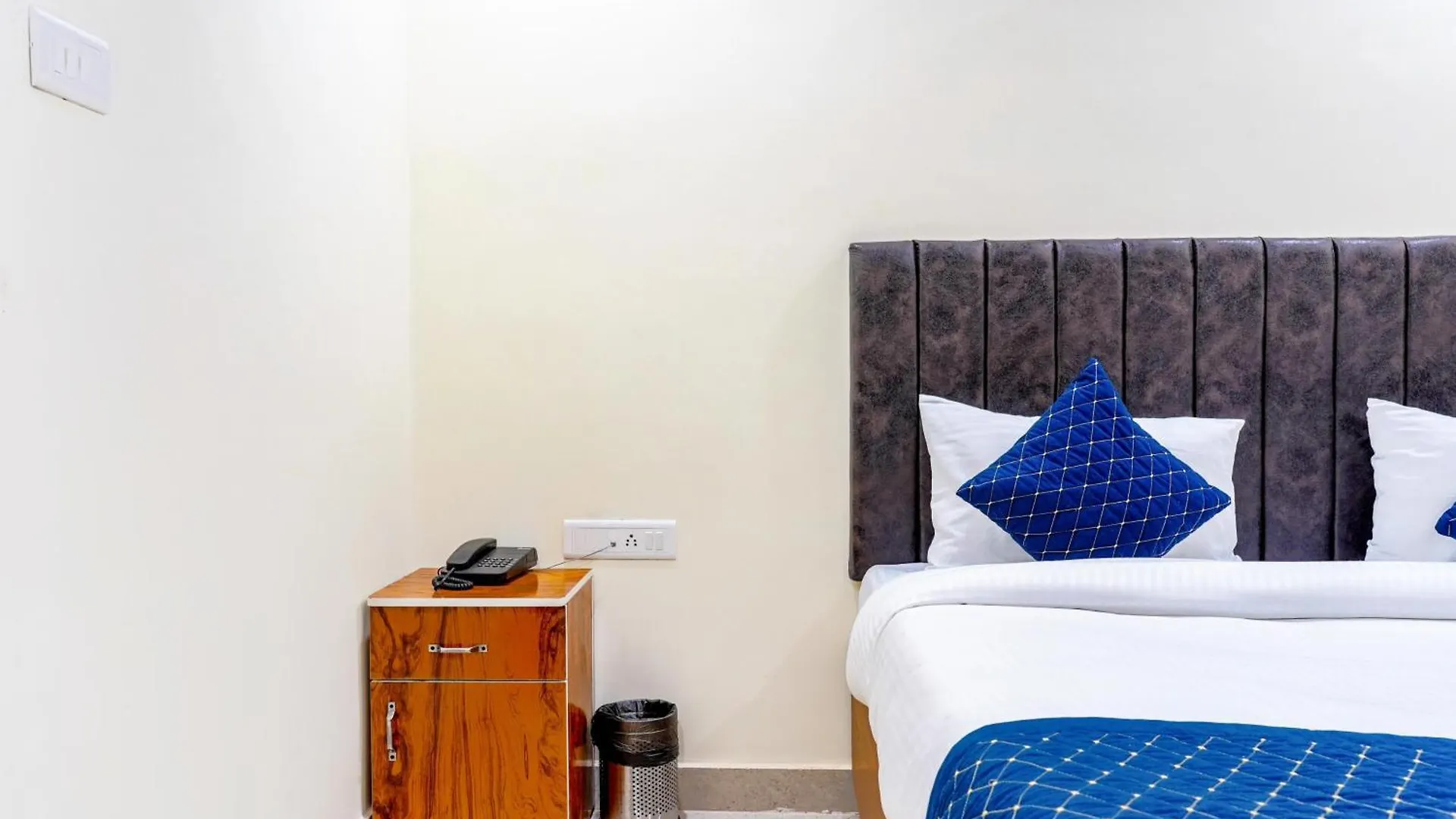 Goroomgo Hotel Kashi Grand Inn Varanasi India