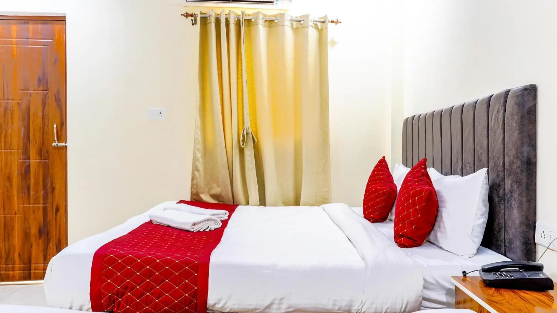 Goroomgo Hotel Kashi Grand Inn Varanasi 3*,