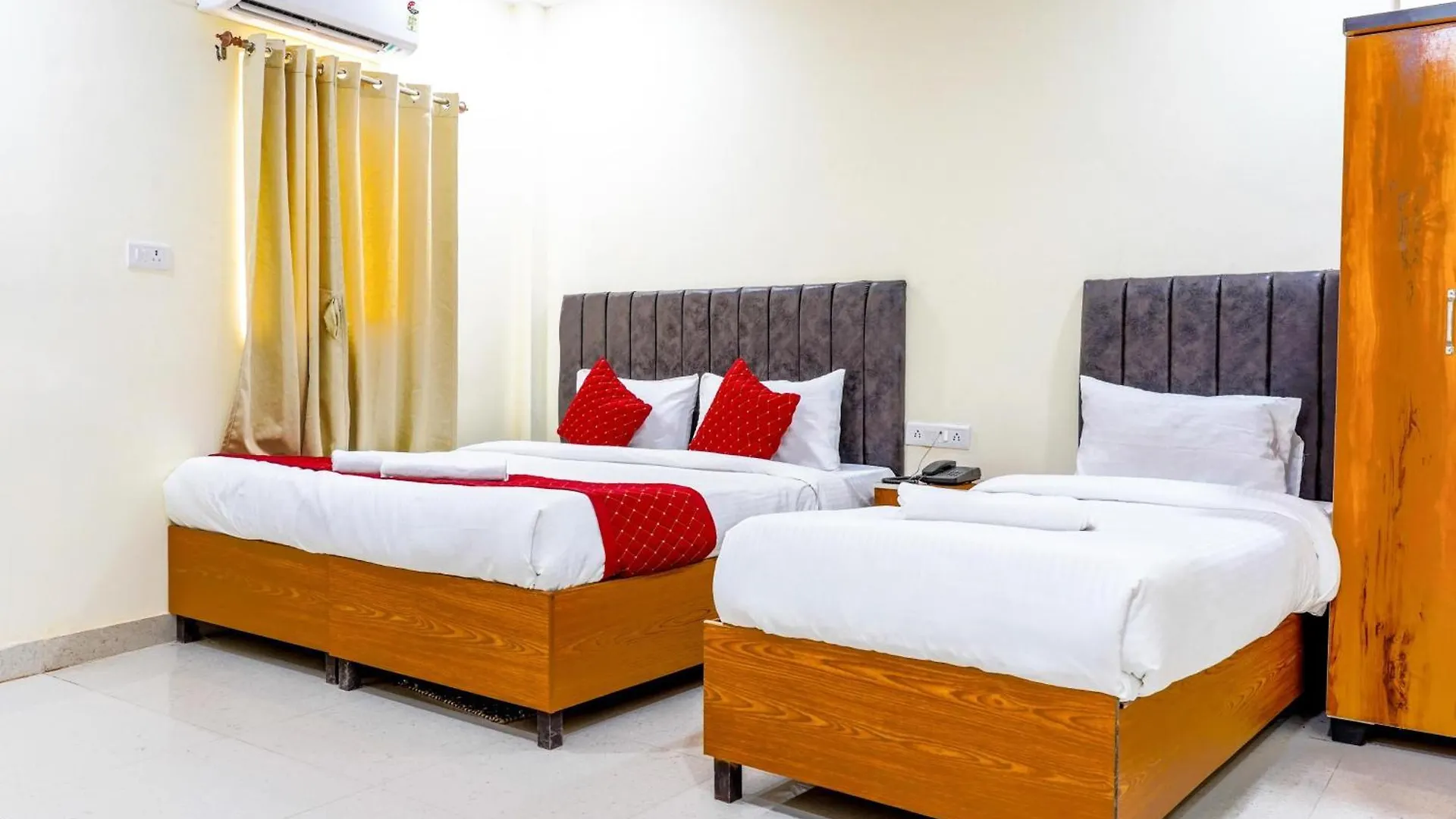 ***  Goroomgo Hotel Kashi Grand Inn Varanasi India