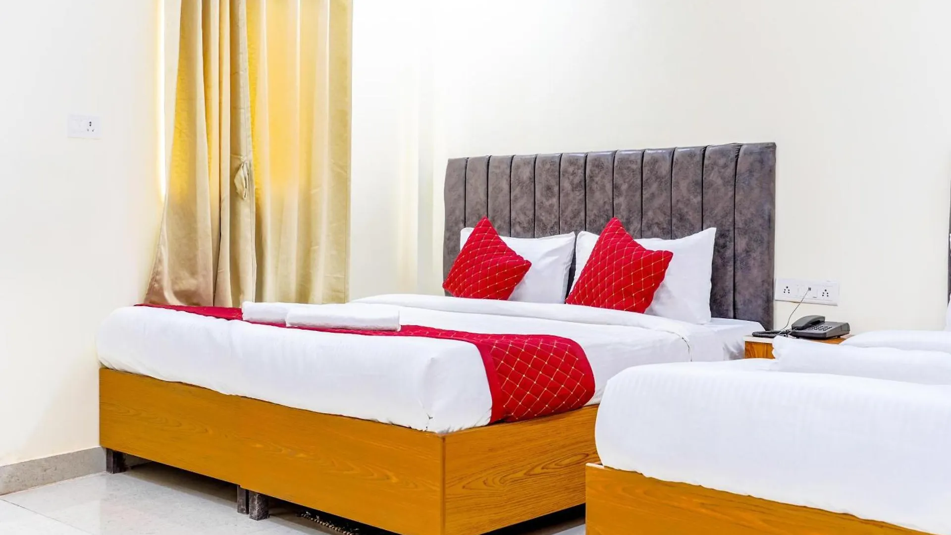 Goroomgo Hotel Kashi Grand Inn Varanasi